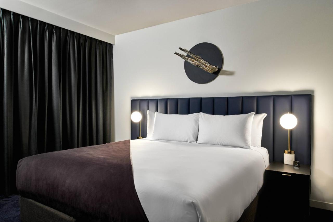 Midnight Hotel, Autograph Collection Canberra Extérieur photo A bedroom at the hotel