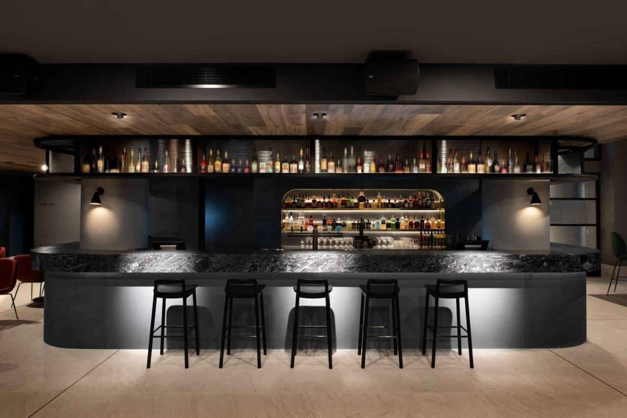 Midnight Hotel, Autograph Collection Canberra Extérieur photo The bar at the restaurant