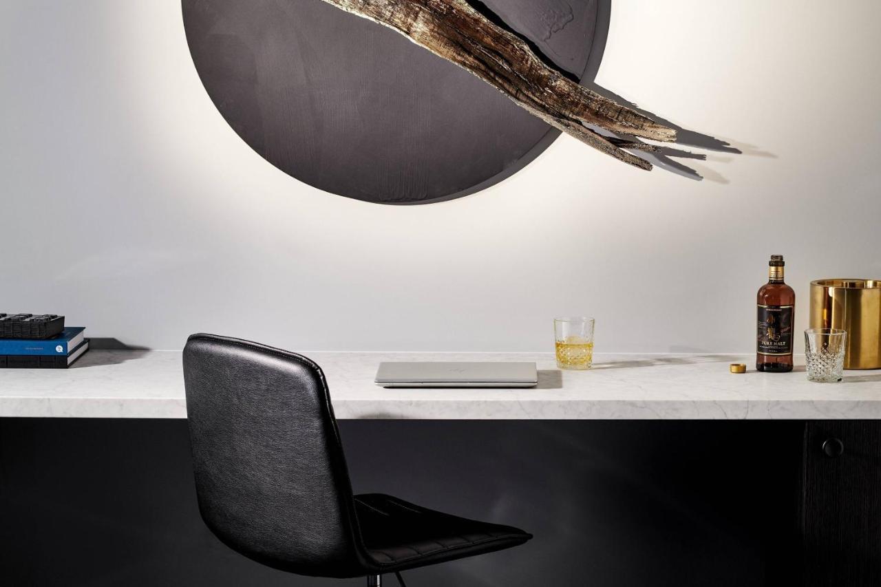 Midnight Hotel, Autograph Collection Canberra Extérieur photo The "Moon" pendant light