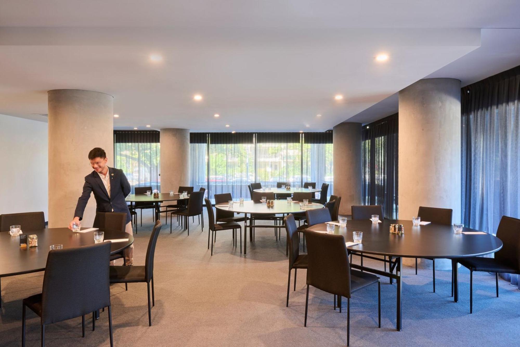 Midnight Hotel, Autograph Collection Canberra Extérieur photo The Club at Melbourne Airport