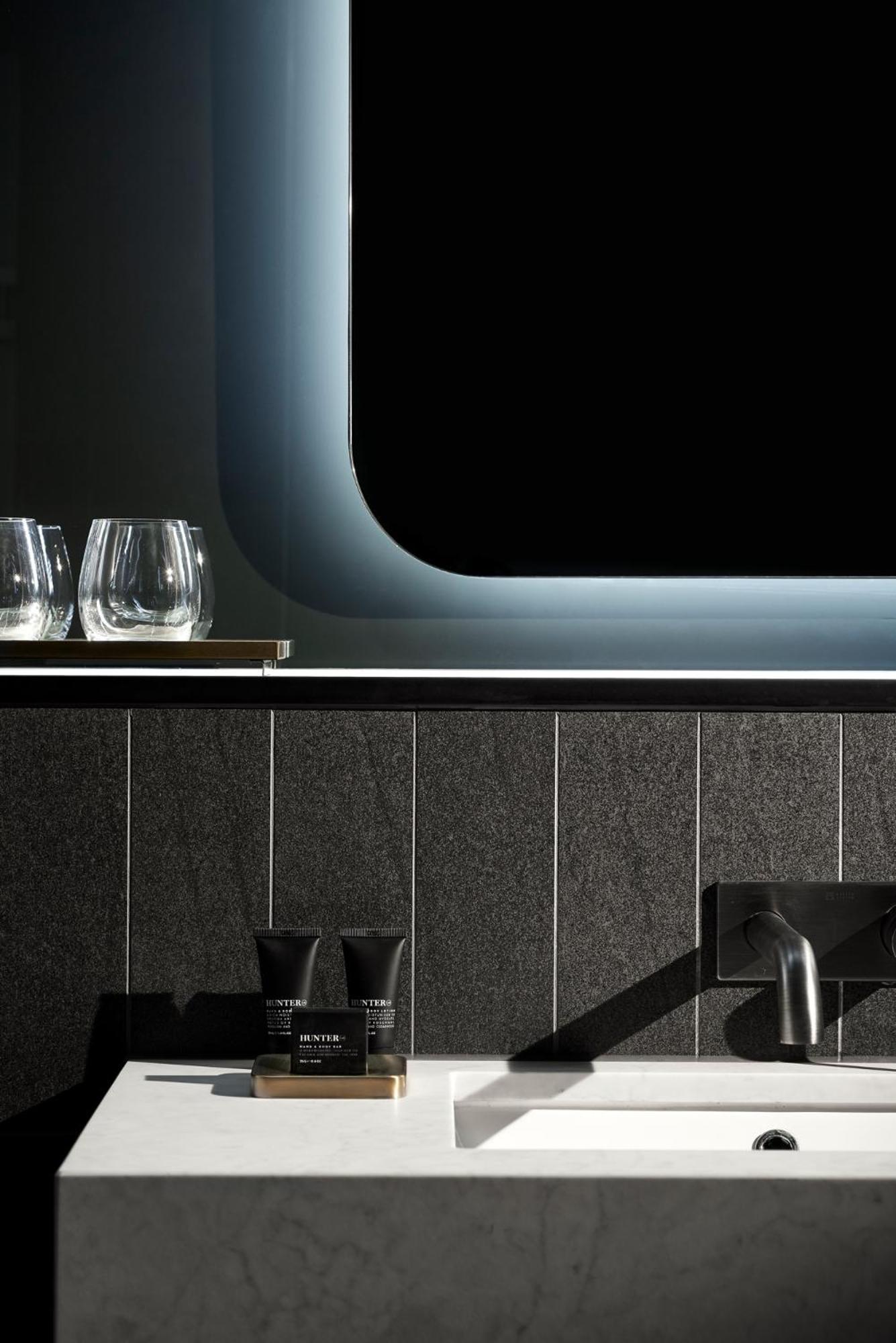 Midnight Hotel, Autograph Collection Canberra Extérieur photo A kitchen with a black granite countertop